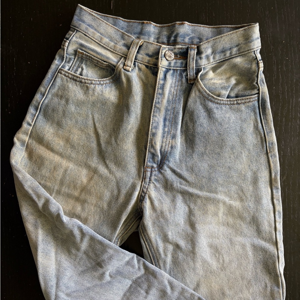 Distressed Straight-Leg Lightwash Jeans